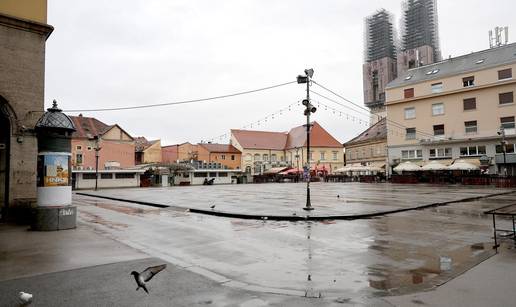 FOTO Tržnica Dolac je prazna, prodavači su unatoč hladnoći i kiši na Europskom trgu