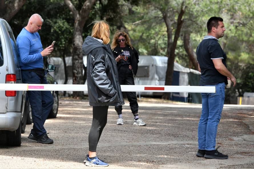 Tisno: Državni inspektorat došao zatvoriti Kamp Jazinu, mještani se pobunili