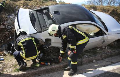 Pet ozlijeđenih u prometnoj: Za volan BMW-a sjeo bez vozačke