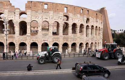 VIDEO Talijanski farmeri okupili se u središtu Rima: 'Troškovi su pretjerani, tražimo odgovore!'