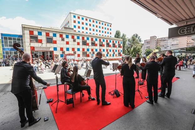 Zagreb: Zagrebački solisti na platou Mamutice održali koncert "Mamutica Classics"