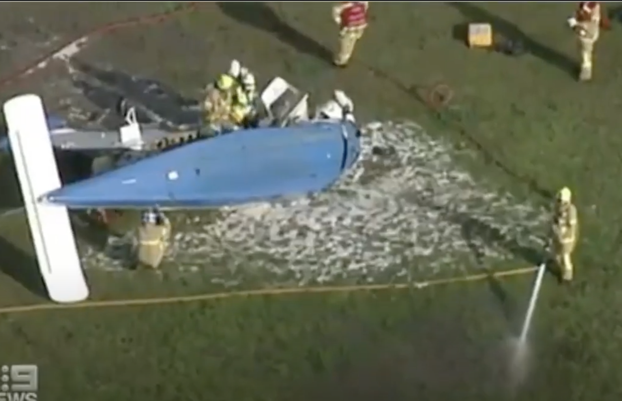 VIDEO Avion se srušio na golf teren, pilot preživio nesreću