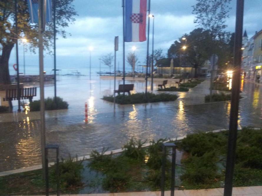 Obilne kiše ponovno potopile Crikvenicu, Rab, Kozari Bok...