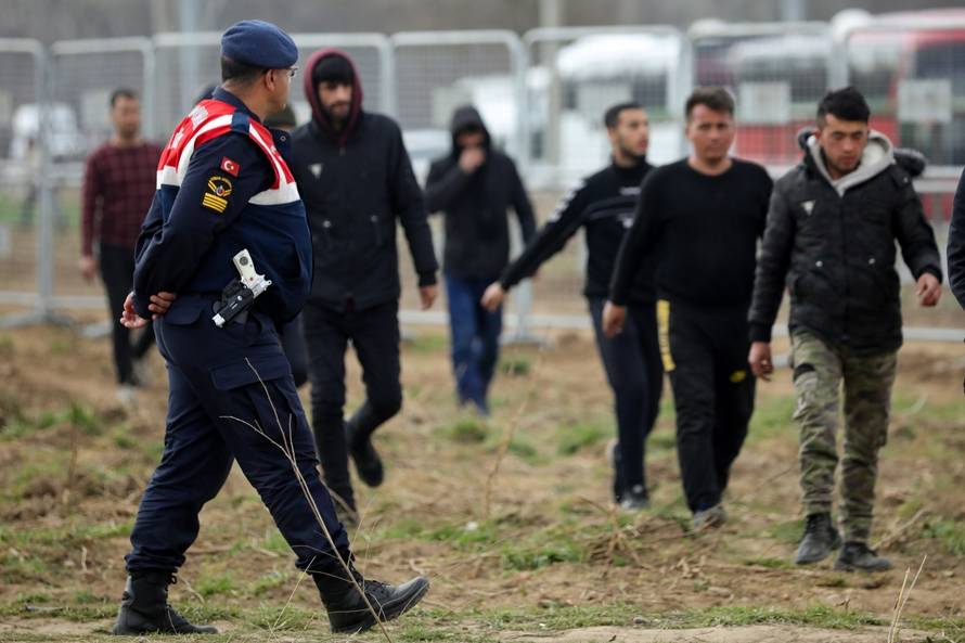 Migranti na graničnom prijelazu Pazarkule između Turske i Grčke
