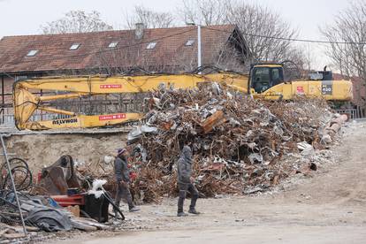 FOTO Staru zgradu Zabe usred Zagreba počeli su rušiti prije devet mjeseci. Još nisu gotovi