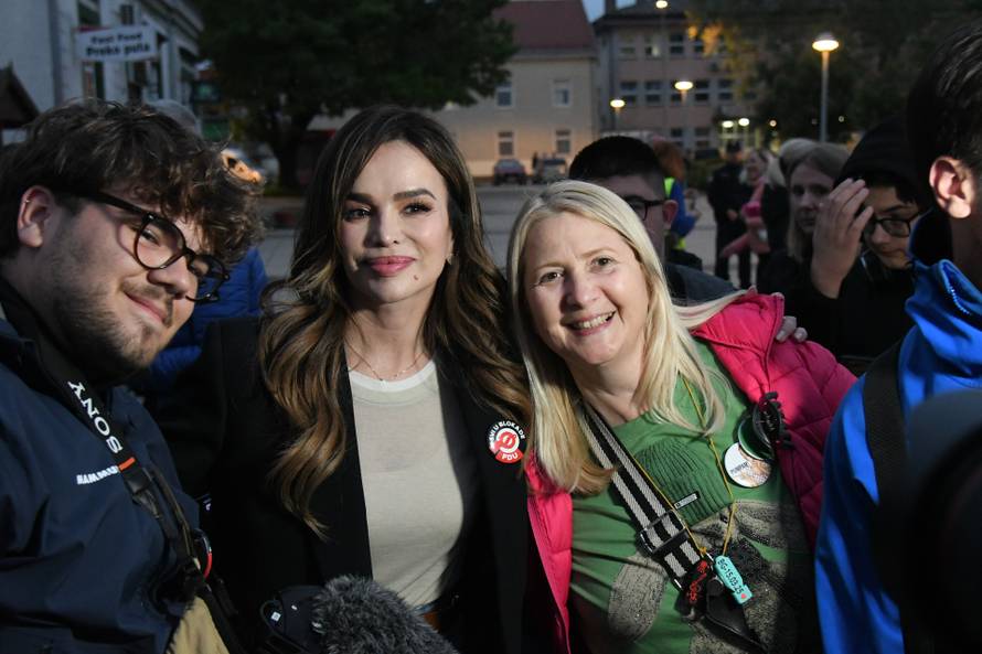 Virovitica: Severina dočekala srpske studente koji trče do Bruxellesa