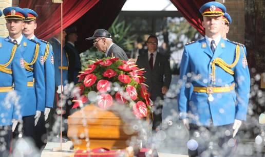 FOTO Ovako je izgledao sprovod Jovanke Broz: Ispratilo ju je 10.000 ljudi uz 'Bellu ciao'...