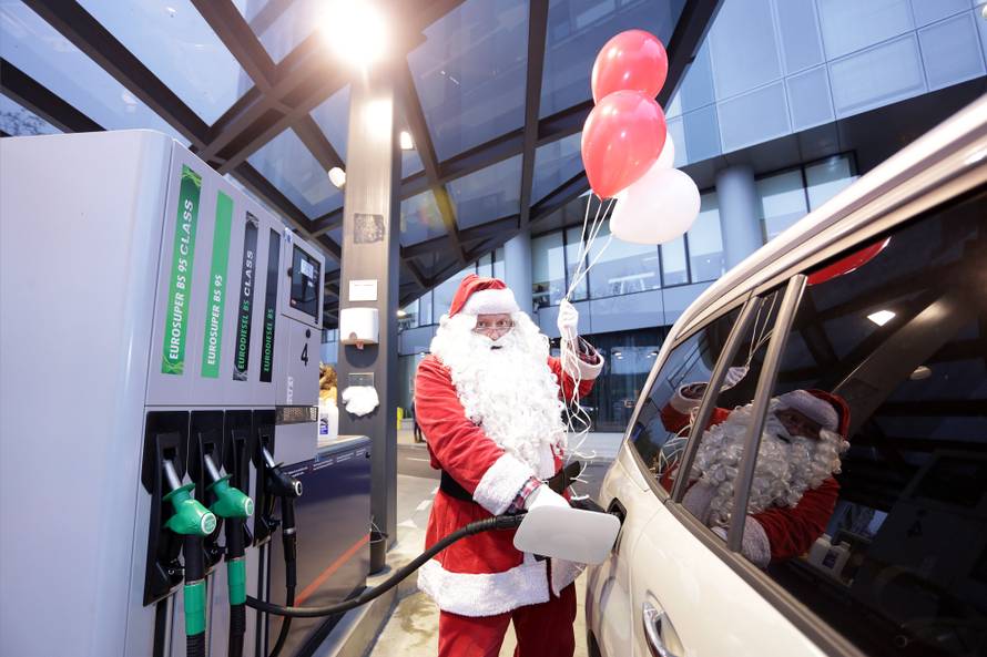 Pokloni i smijeh obilježili djedičin posjet Kući ljubavi