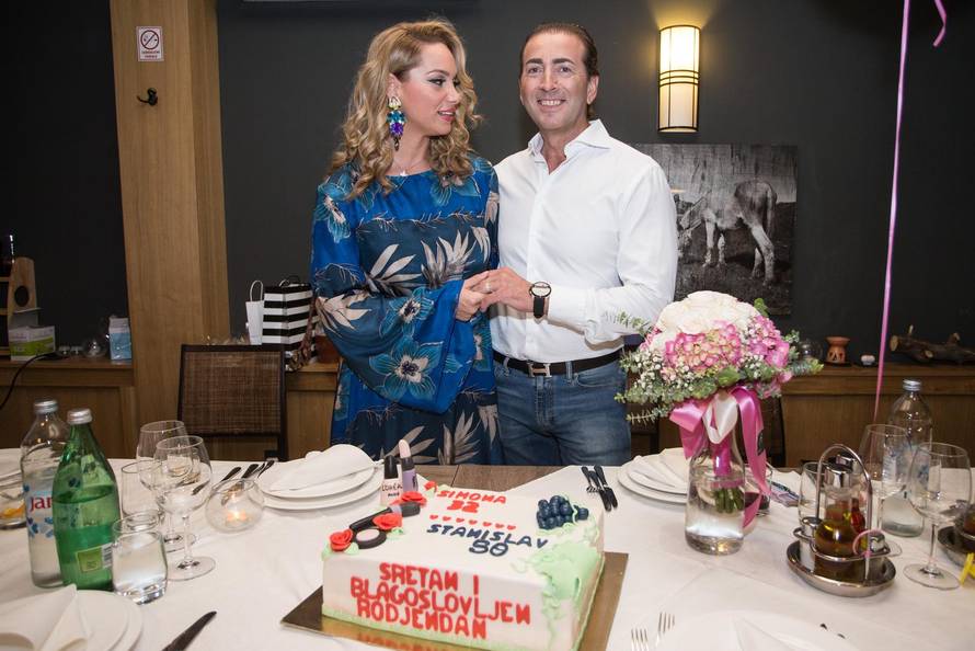 Zagreb: Simona Mijokovi? proslavila ro?endan  u restoranu Komin 