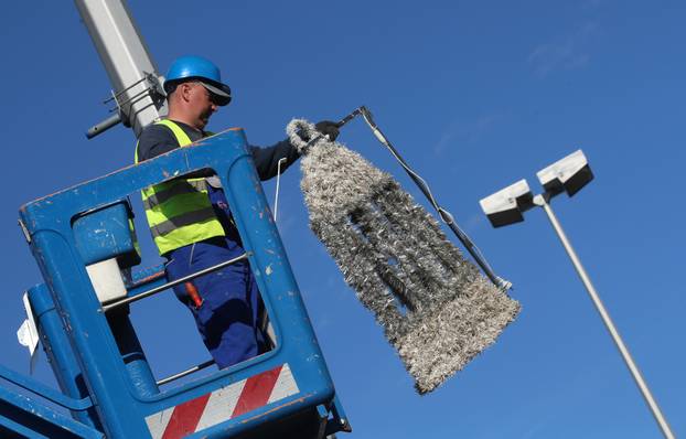 Zagreb: 56 dana do Božića - započelo dekoriranje prometnica