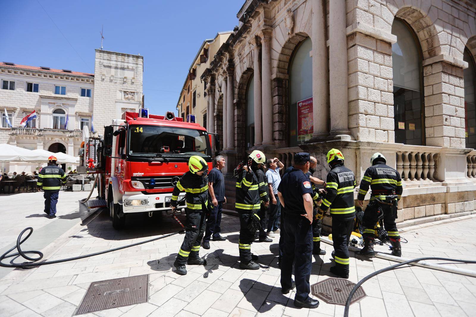 Izbio je požar u stanu u centru Zadra, stanari su evakuirani