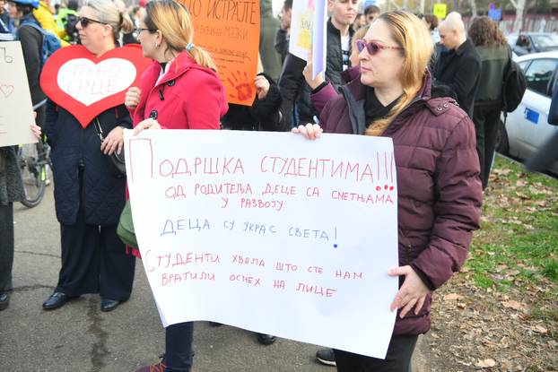 FOTO Krenuo je veliki studentski marš od Beograda do Novog Sada: 'Stići ćemo tamo još jači'