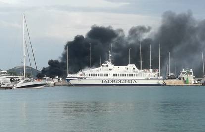 S brodice u plamenu kod Ista spasili su obitelj iz Slovenije