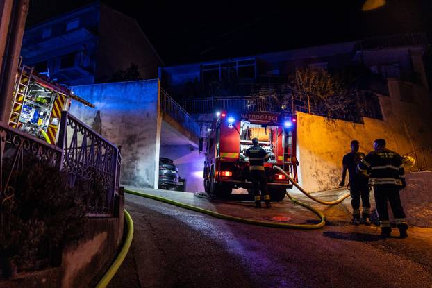 Solin Tjekom noći izbio požar u Ninčevićima nedaleko od Solina