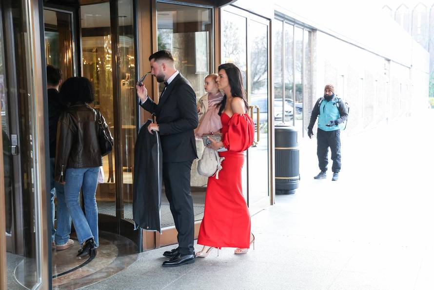 Zagreb: Dolazak uzvanika na svadbu Marijana Kustića i Nike Perenčević