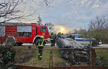 Sudar kod Hrvatske Kostajnice: Automobil završio na krovu