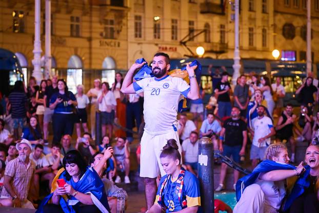 Zagreb: Slavlje navijača nakon pobjede BiH nad Katarom 3-1