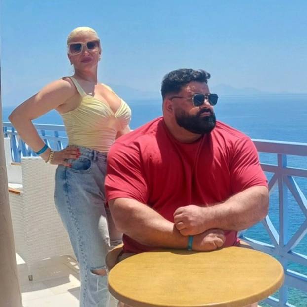 FOTO Sjećate se Ervina iz Big Brothera? Sad ima 175 kg, evo kako se sunča i kupa u Grčkoj