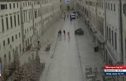 Kamera u Dubrovniku snimila trenutak jakog potres, a na Stradunu šetali građani