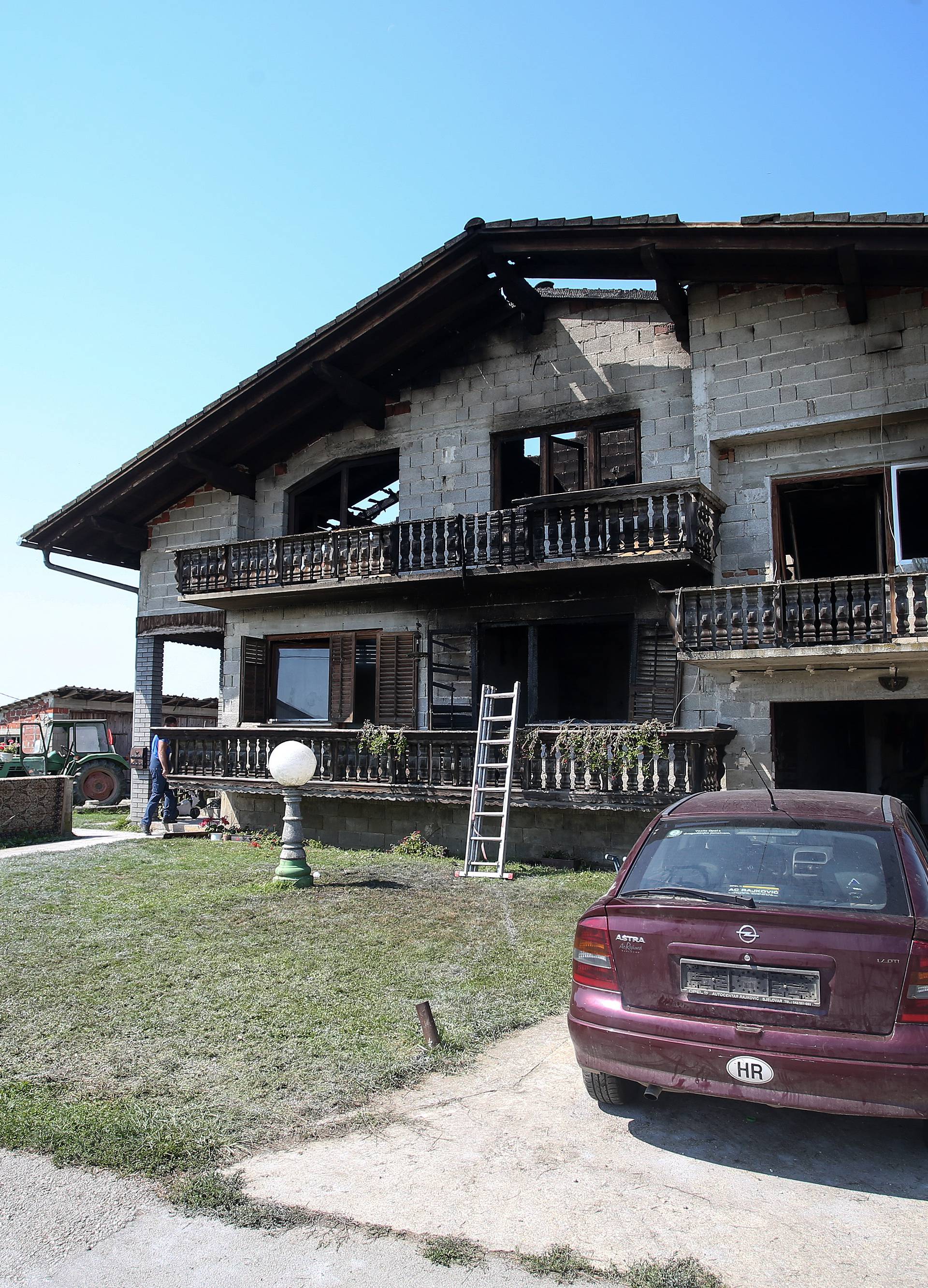 Svi žele pomoći obitelji koja je u požaru ostala bez svog doma