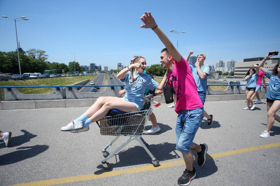 Zagreb: Maturanti u koloni na putu prema Bundeku
