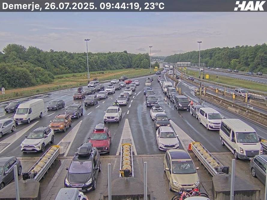 Pojačan promet na cestama, kilometar kolone kod Lučkog