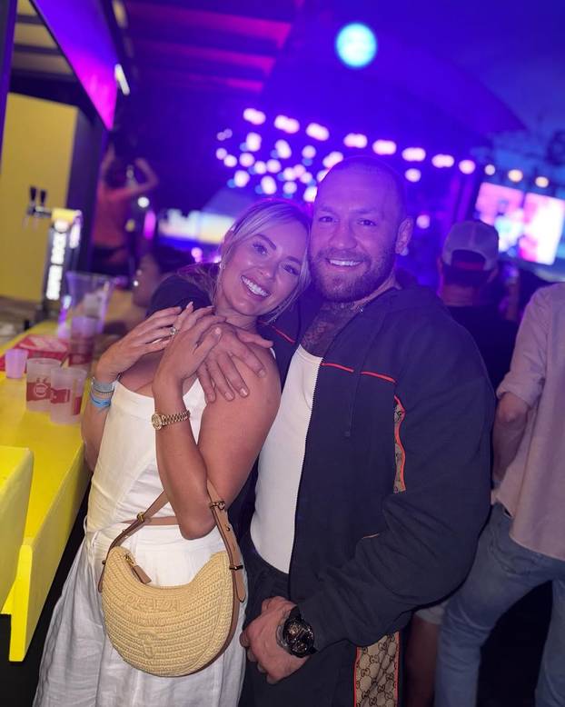 FOTO Dok je bio nitko, ona ga je uzdržavala. Sad silovatelj Conor McGregor vara ženu gdje stigne