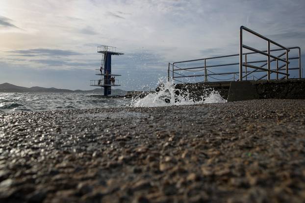 Zadar: Jesensko poslijepodne na skakaonici bazena Kolovare