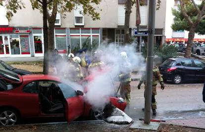 Split: Iz zapaljenog auta otac je na vrijeme izvukao dijete