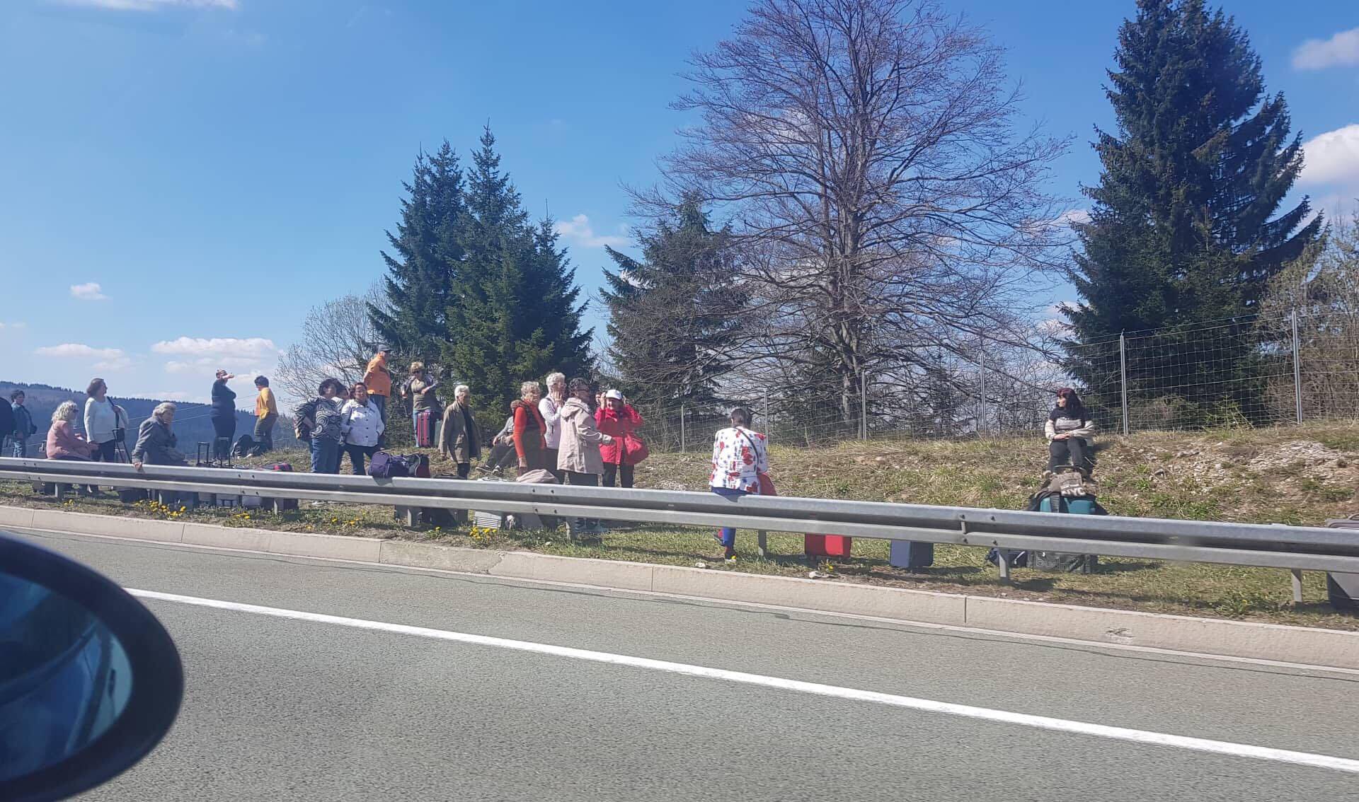 Nesreća kod Delnica: Izgorio je autobus, putnici uspjeli pobjeći