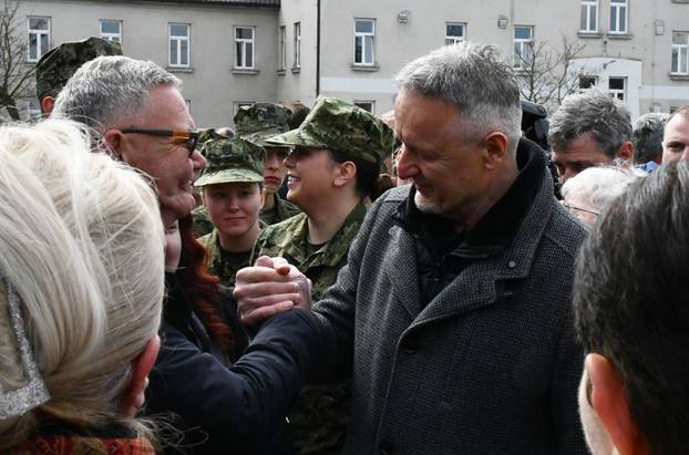 Na svečanoj prisegi ročnika u Požegi pozornost je privukla Diva Perković, kći pjevača Marka Perkovića Thompsona