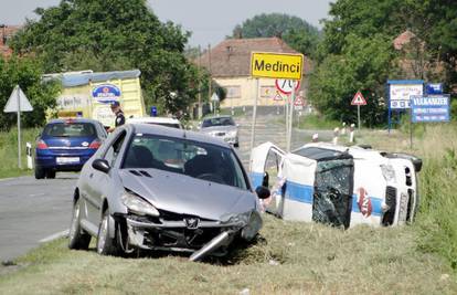 Slatina: Sudarila se dva auta, vozači su ozlijeđeni