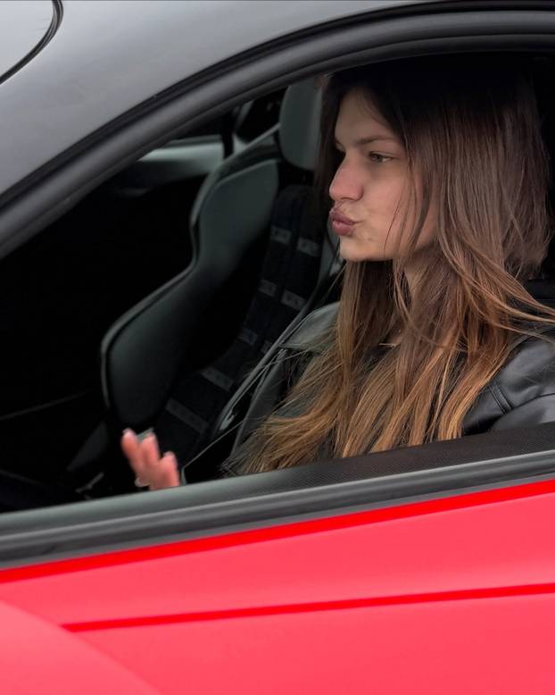 FOTO 'Trogirska Heidi Klum' na Poljudu: Voli Hajduk i brze aute, a zavidi joj i Victoria Beckham