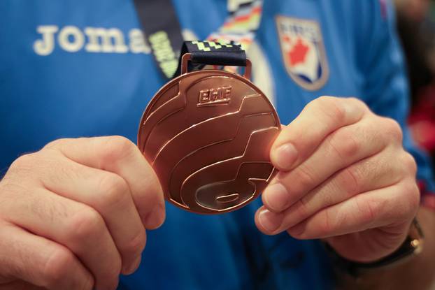 Billund: Rukometasi Hrvatske družili se s navijačima u zračnoj luci prije odlaska u Hrvatsku