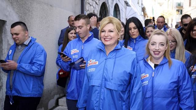 Predsjednica Kolinda Grabar Kitarović  u Imotskom se družila s građanima