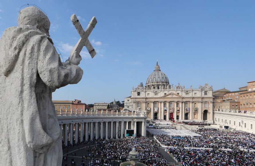 General view of Pope Francis leading a Mass for the canonisation of the Pope Paul VI and El Salvador's Archbishop Oscar Romero at the Vatican