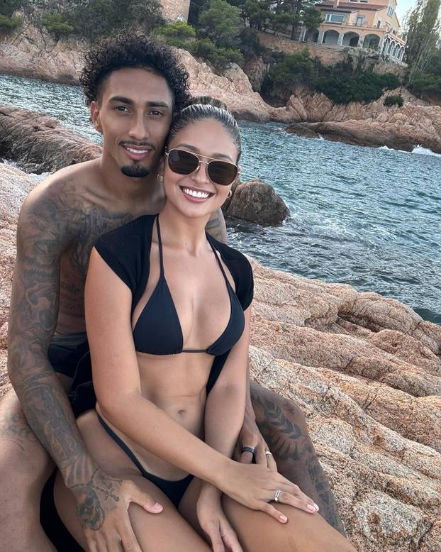 FOTO Igrač Barcelone osam je godina bio 'samo prijatelj' pa ipak osvojio atraktivnu plavušu