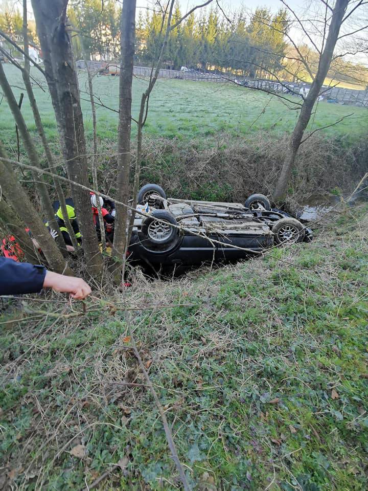 Autom su sletjeli u provaliju na Sljemenu, prevezli ih u bolnicu