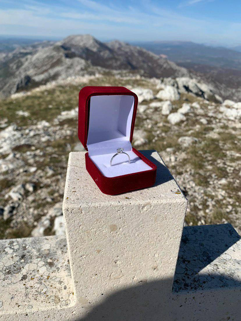Zaprosio curu na vrhu Mosora, nije se bojao odbijanja: To je na 1300 metara, nije imala di otić!
