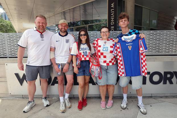 SP2026 Dallas: Atmosfera ispred hotela W gdje igrači trebaju izaći i otići na prvi trening u Dallasu