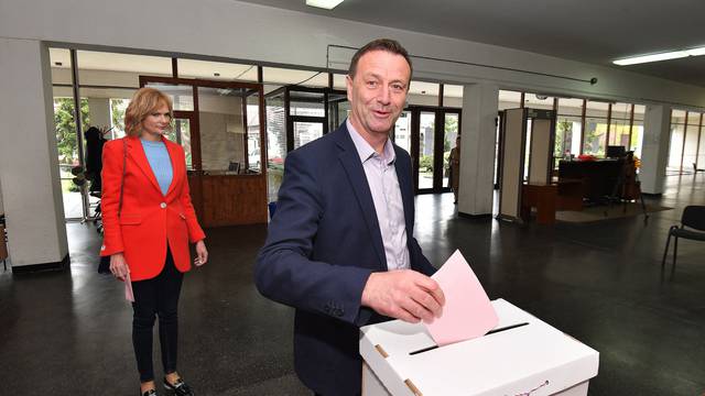 Gradonaćelnik Neven Bosilj izašao na prijevremene izbore za izbor članova Gradskog vijeća Grada Varaždina