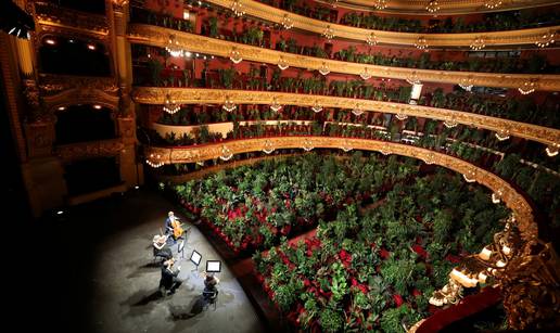 Operna kuća Gran Teatre del Liceu angažirala je redateljicu za uvježbavanje intimnih scena