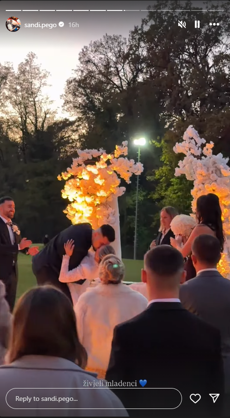 Vjenčao se domaći influencerski par! Pogledajte neke emotivne kadrove s bajkovite svečanosti