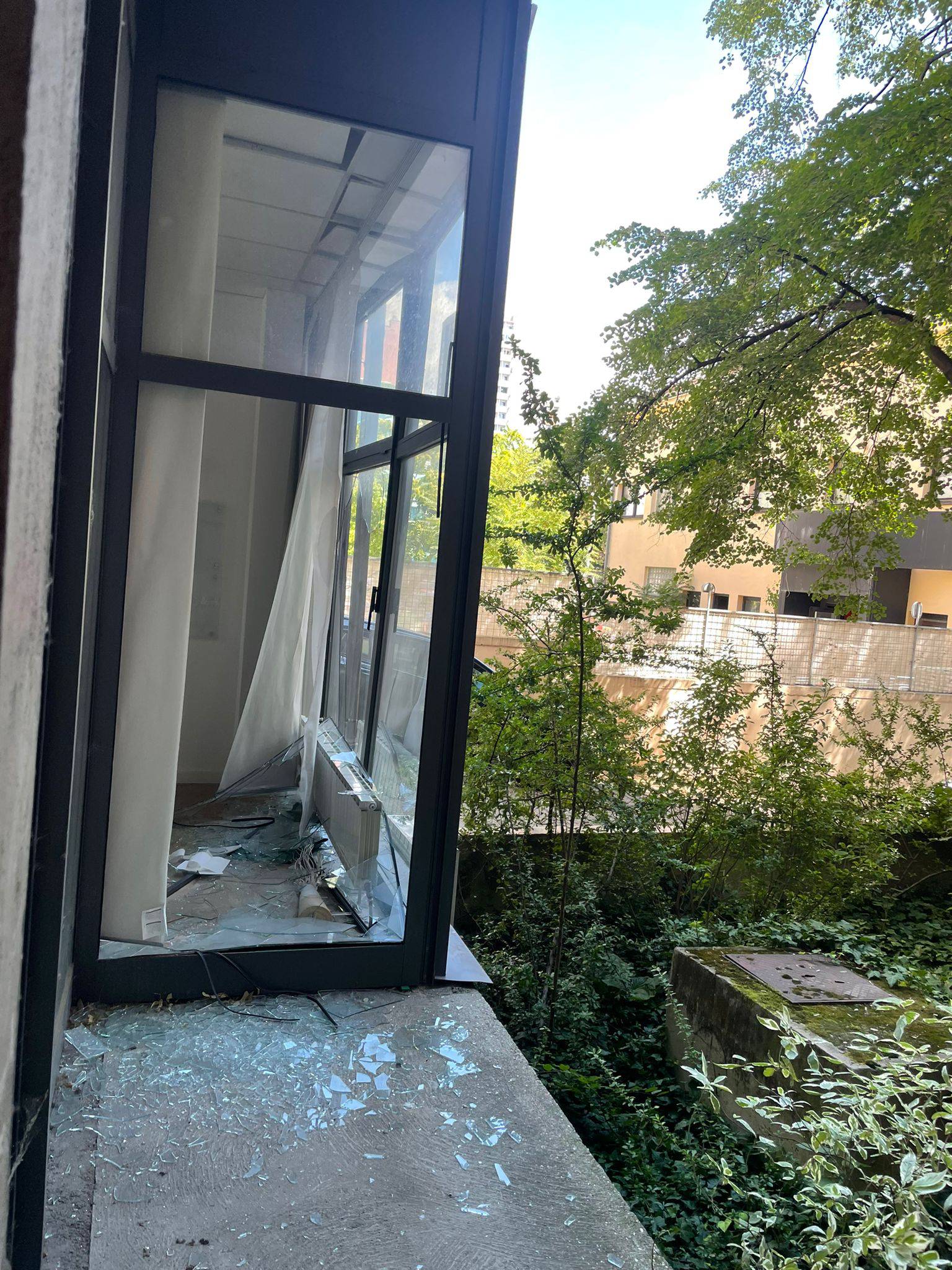 Od jačine eksplozije u Zagrebu odvalilo je prozor: 'Mislila sam da su dignuli automobil u zrak!'
