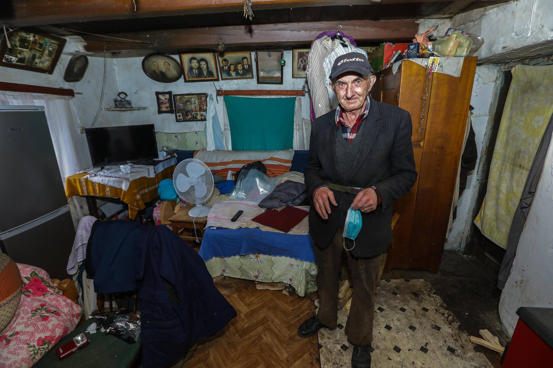 U skromnim kućama žive bez struje, neki i bez vode: 'Nekad je bilo smijeha, fale nam ljudi'
