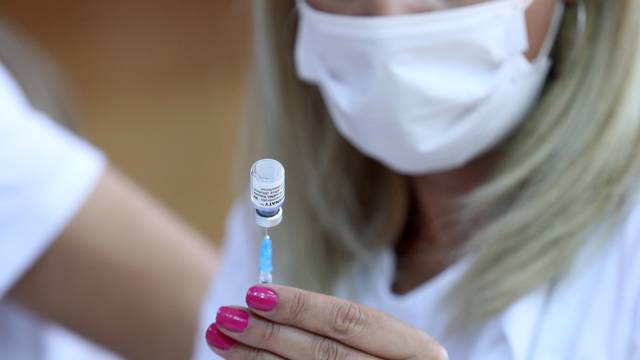 Cijepljeni će biti manje zaštićeni od omikrona nego preboljeli
