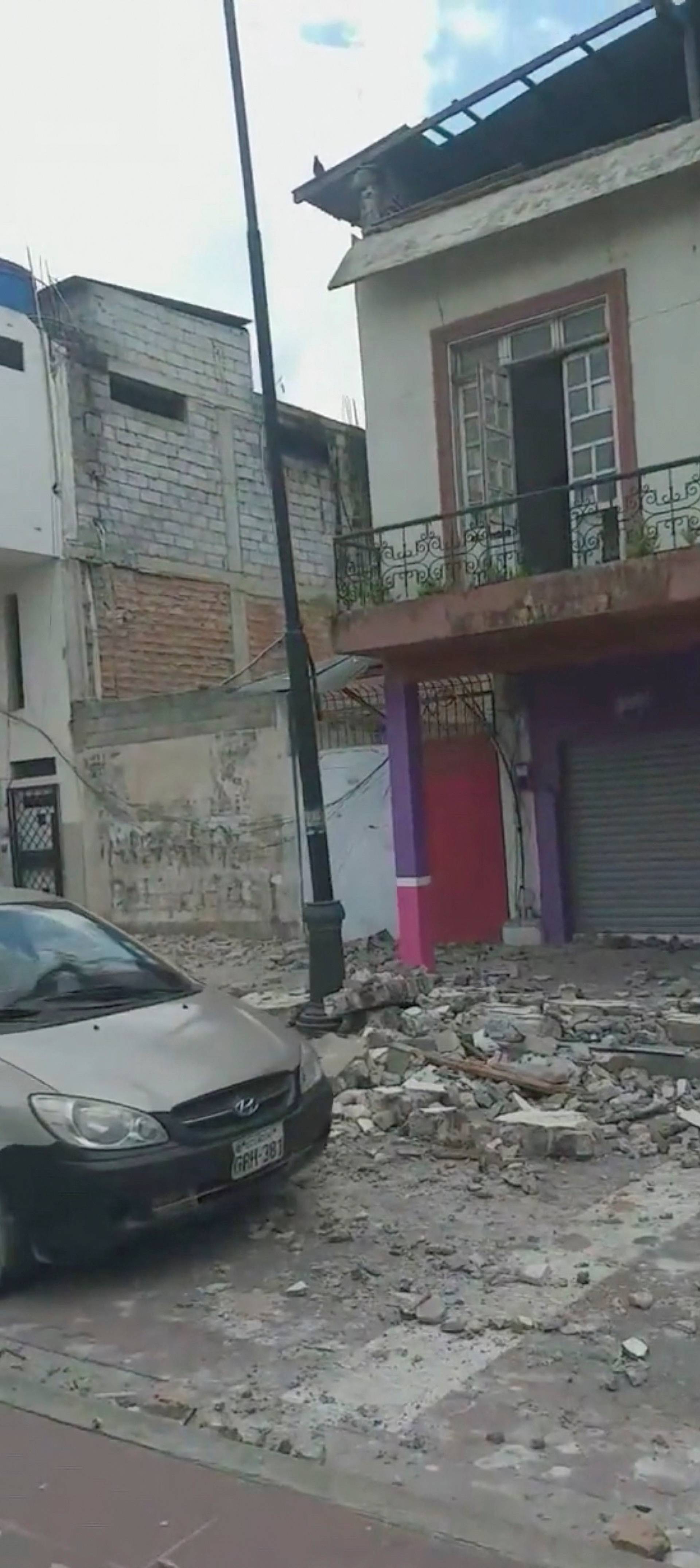 Aftermath of an earthquake in Pasaje