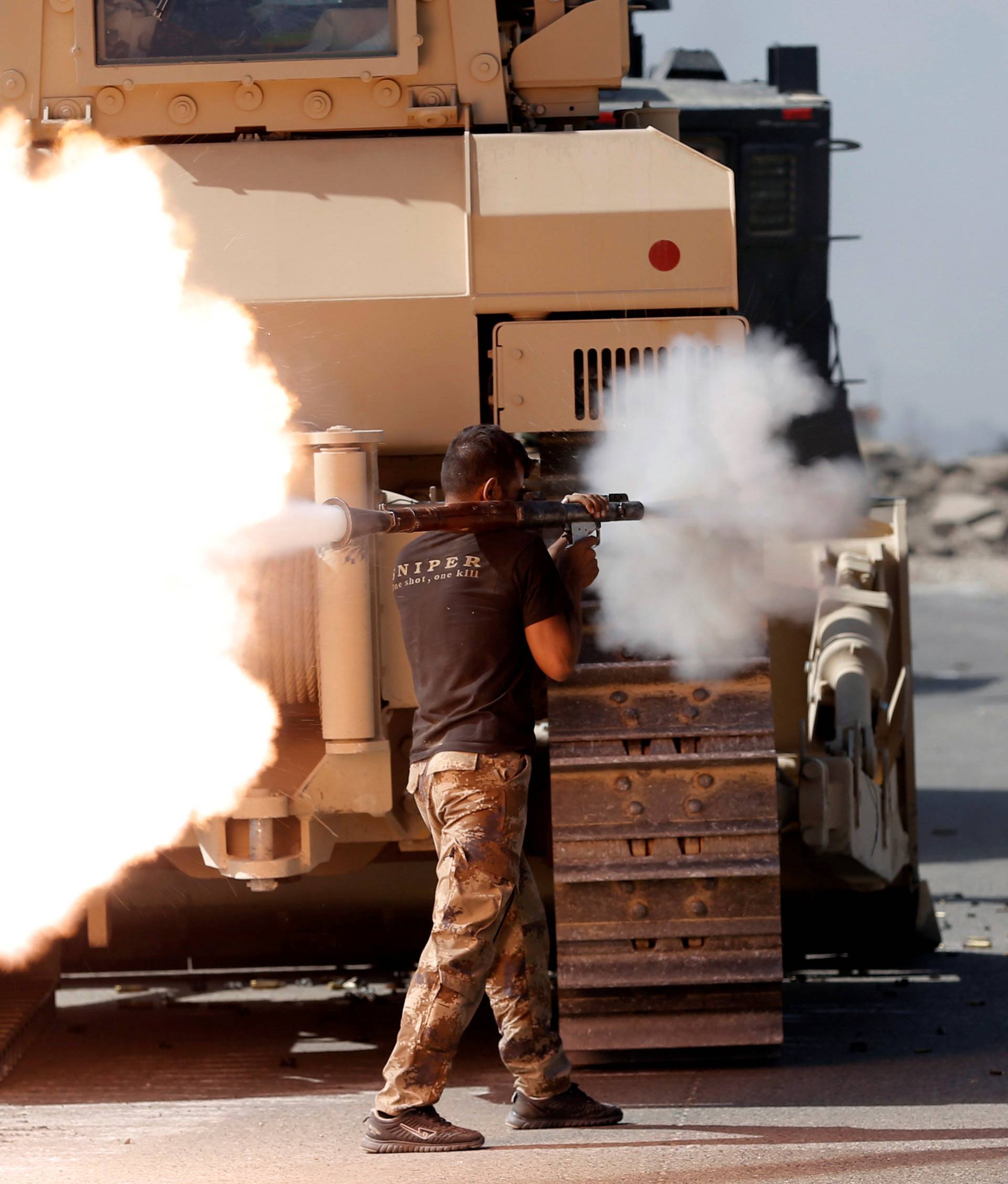 An Iraqi special forces soldier fires an RPG during clashes with Islamic States fighters in Bartella