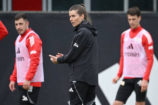 1. FC Union Berlin Training -  Interim coach Marie-Louise Eta leads training session