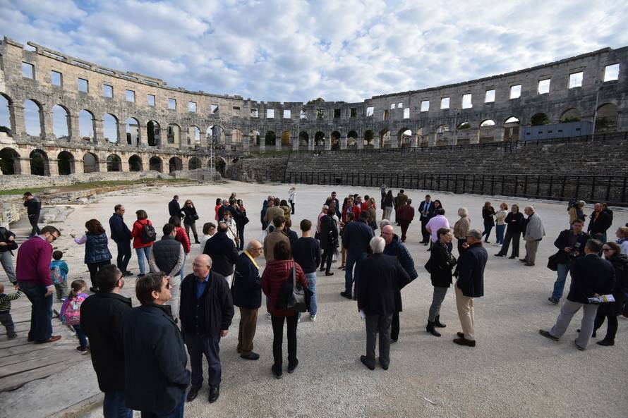 Gladijatori su opet u Areni, ali sada se bore s diplomatima